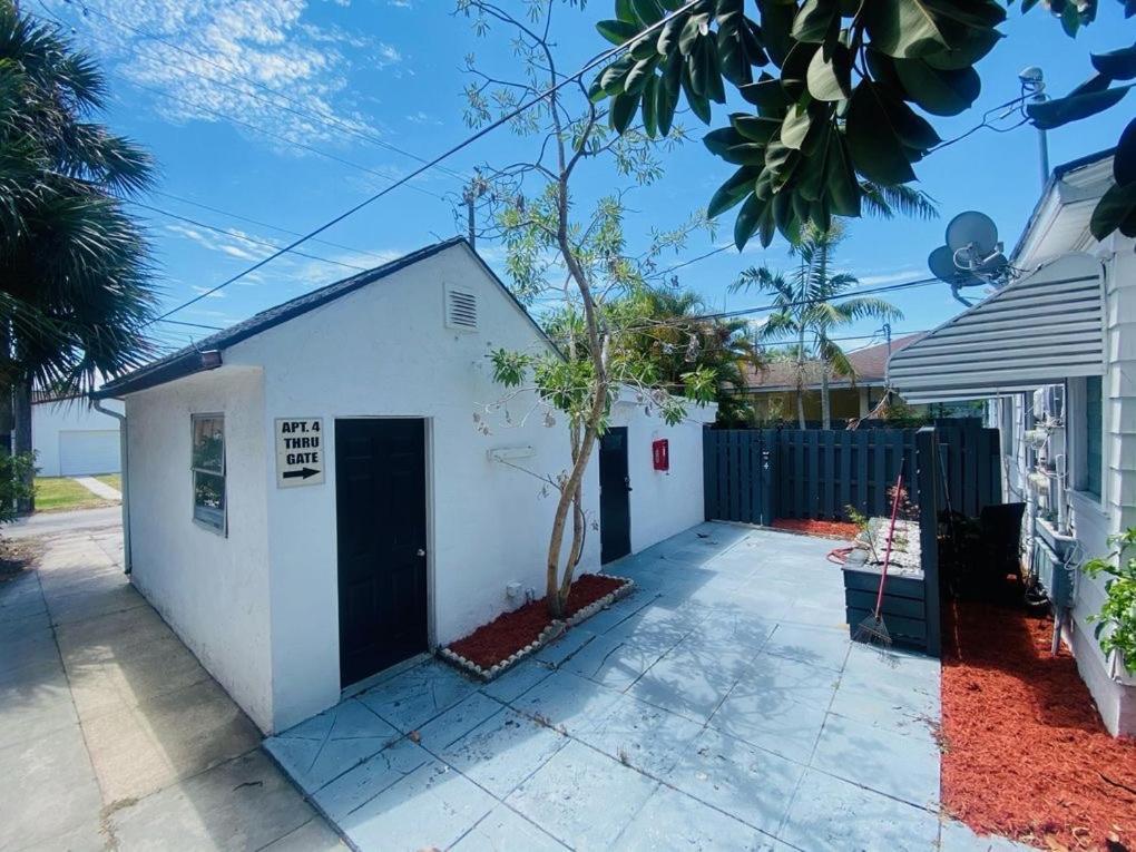 Steps To Beach & Downtown! Spacious Beach Bungalow #2 Лейк Уърт Екстериор снимка